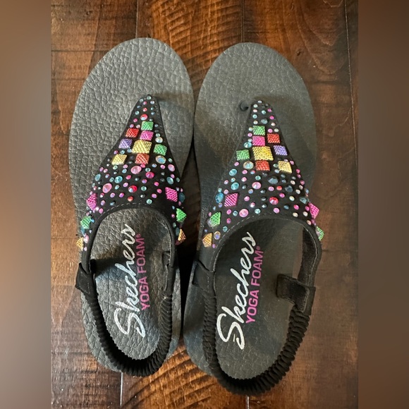 Skechers Yoga Foam Sandals Size 7 - Picture 2 of 3